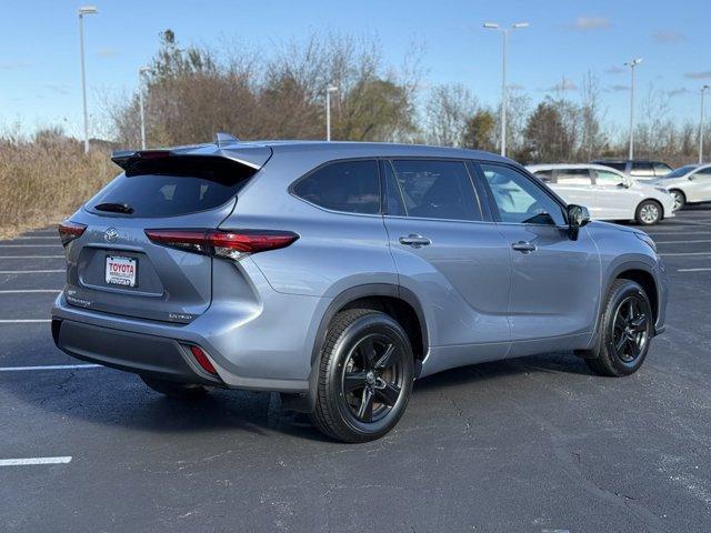 used 2021 Toyota Highlander car, priced at $31,598