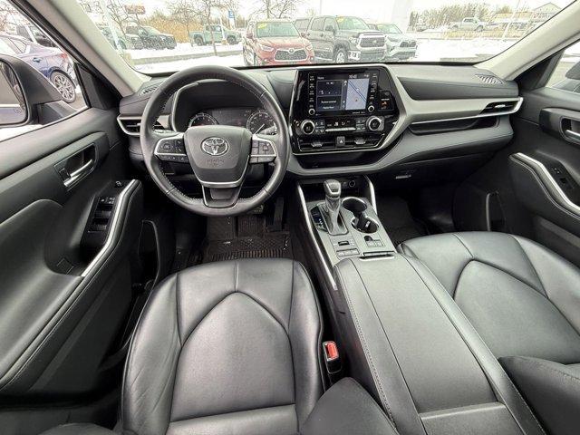 used 2022 Toyota Highlander car, priced at $35,818