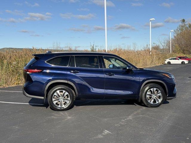 used 2021 Toyota Highlander car, priced at $34,005