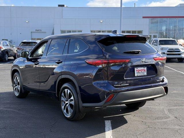 used 2021 Toyota Highlander car, priced at $34,005