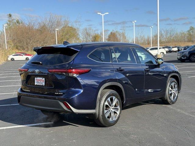 used 2021 Toyota Highlander car, priced at $34,005