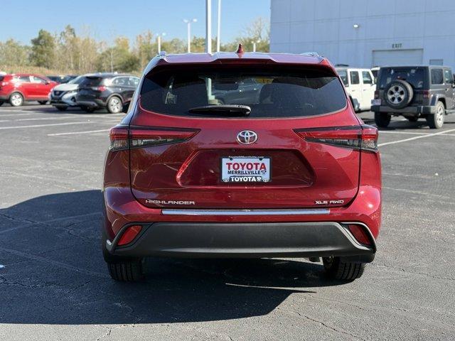 used 2021 Toyota Highlander car, priced at $33,913