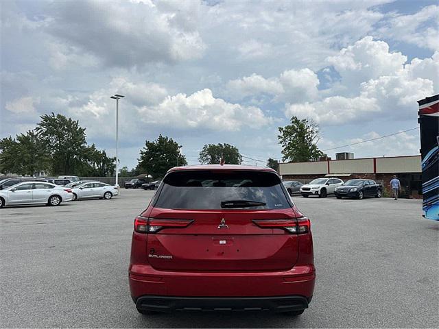 new 2024 Mitsubishi Outlander car, priced at $30,195