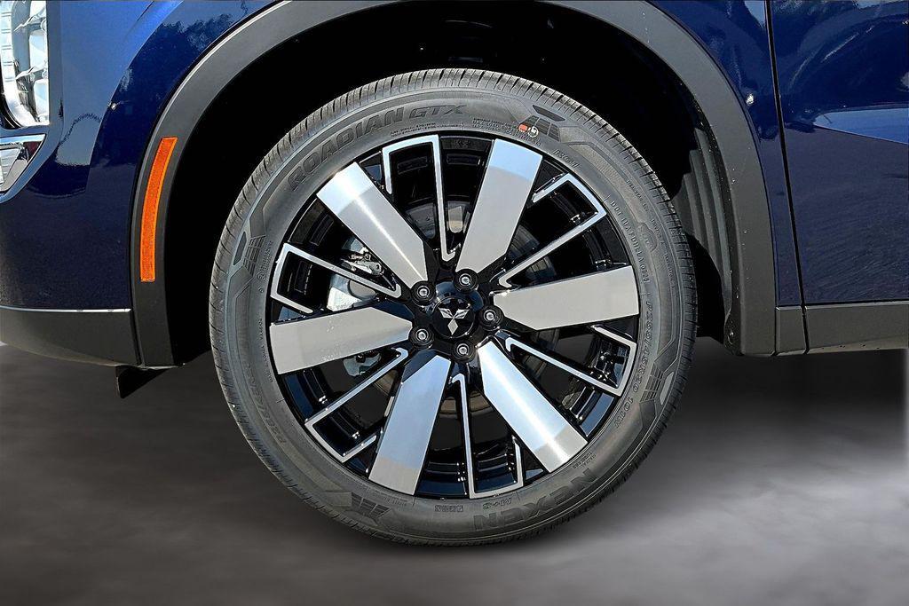 new 2025 Mitsubishi Outlander car, priced at $37,305