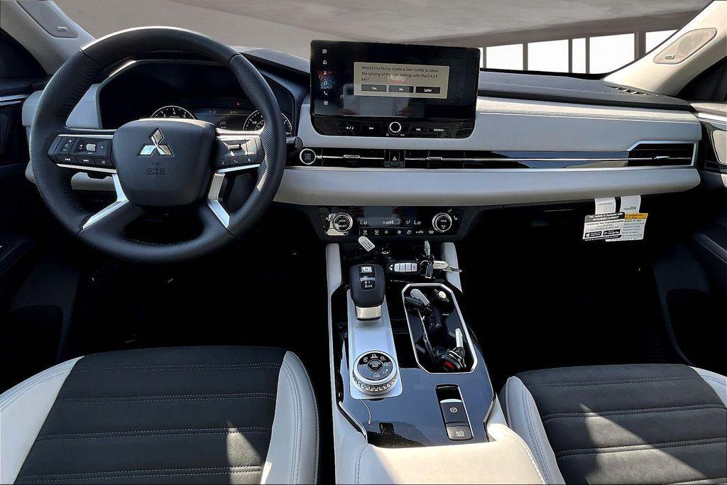 new 2025 Mitsubishi Outlander car, priced at $37,305