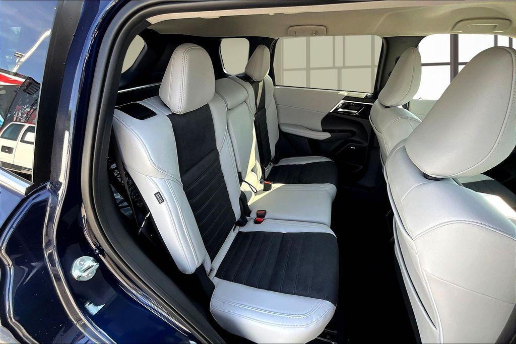 new 2025 Mitsubishi Outlander car, priced at $37,305