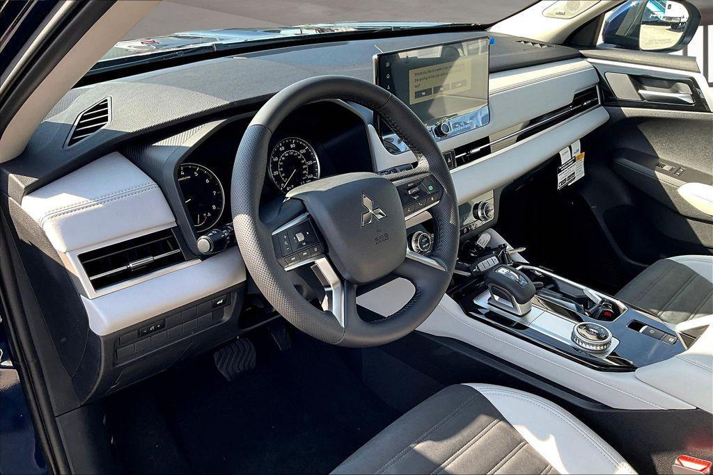 new 2025 Mitsubishi Outlander car, priced at $37,305