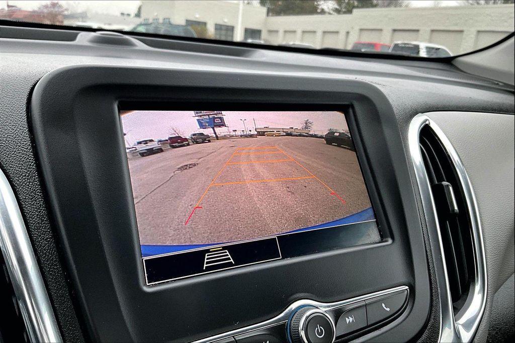 used 2024 Chevrolet Equinox car, priced at $19,081