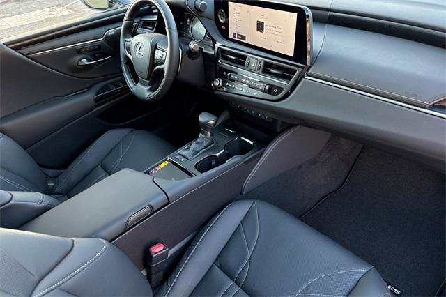 new 2025 Lexus ES 300h car, priced at $56,544