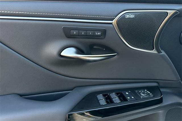 new 2025 Lexus ES 300h car, priced at $56,544