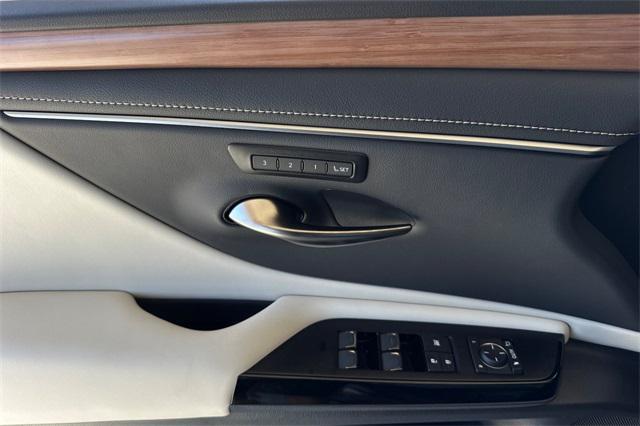 new 2025 Lexus ES 300h car, priced at $50,944