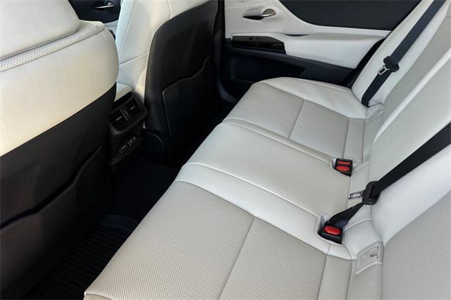 new 2025 Lexus ES 300h car, priced at $50,944