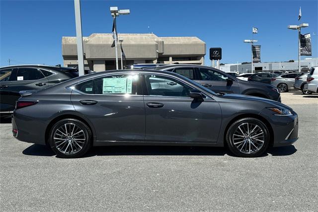 new 2025 Lexus ES 300h car, priced at $50,944