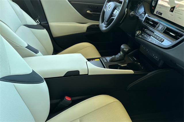 new 2025 Lexus ES 300h car, priced at $50,944