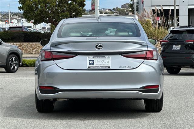 new 2025 Lexus ES 300h car, priced at $50,944
