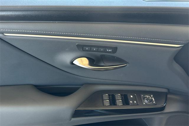 new 2025 Lexus ES 300h car, priced at $51,809