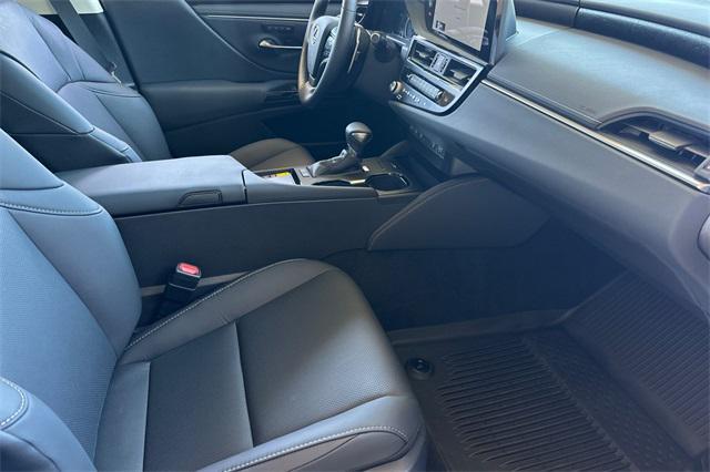new 2025 Lexus ES 300h car, priced at $51,809