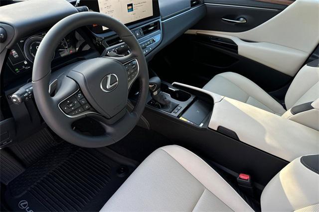 new 2025 Lexus ES 300h car, priced at $51,074
