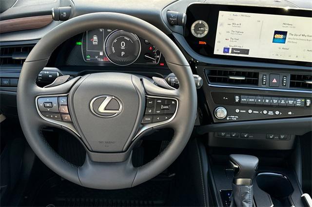 new 2025 Lexus ES 300h car, priced at $51,074