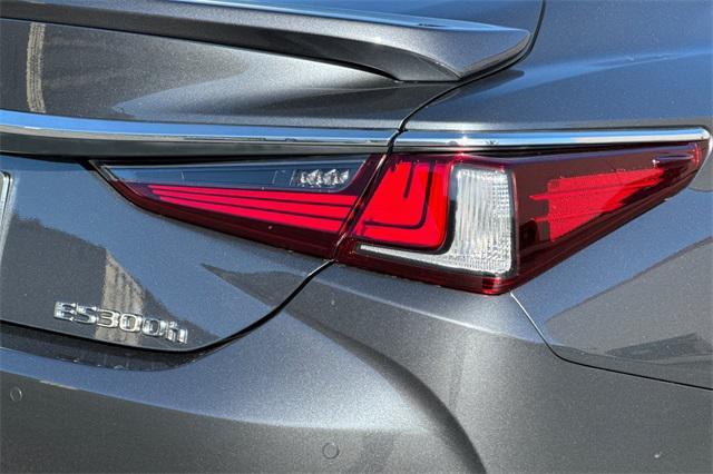 new 2025 Lexus ES 300h car, priced at $51,074