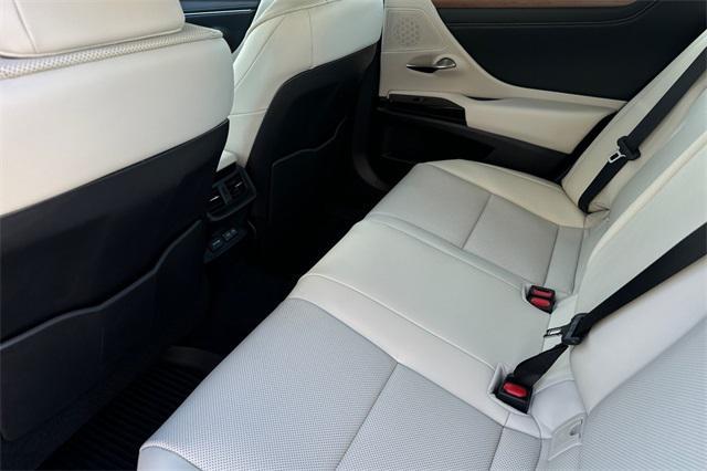 new 2025 Lexus ES 300h car, priced at $51,074