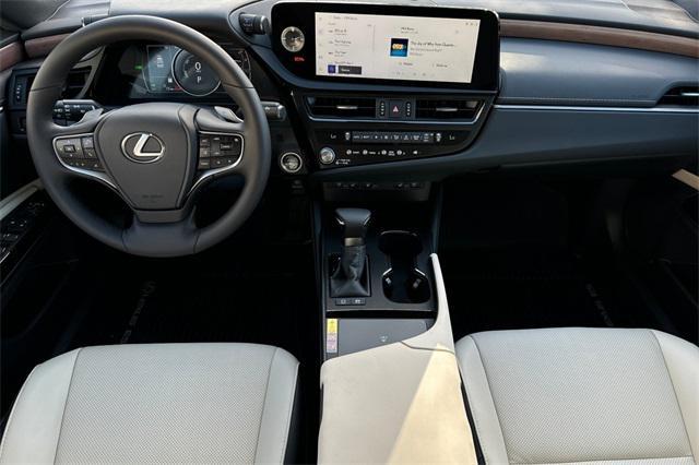 new 2025 Lexus ES 300h car, priced at $51,074