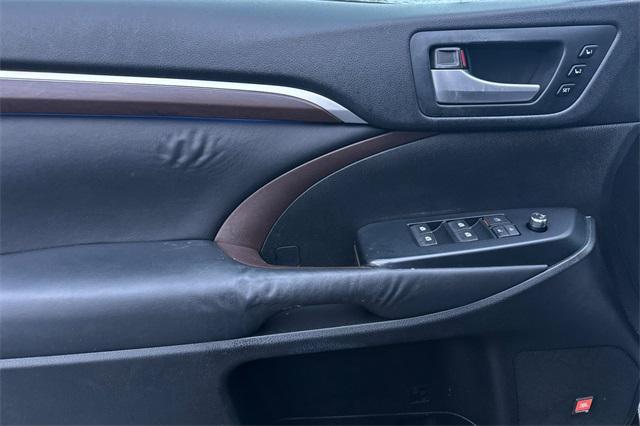 used 2015 Toyota Highlander car, priced at $18,989