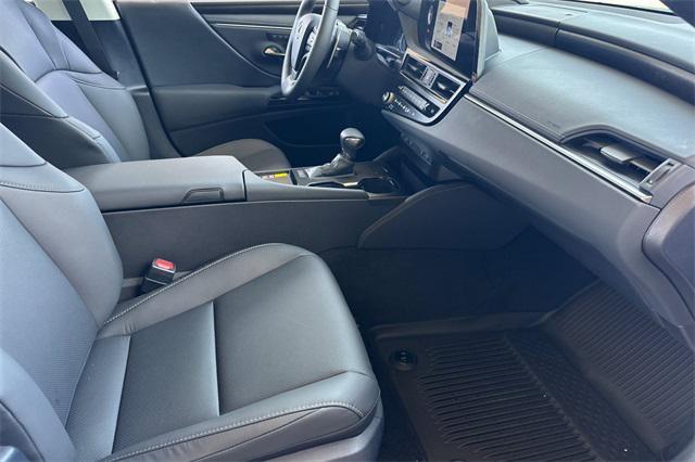 new 2025 Lexus ES 350 car, priced at $48,219
