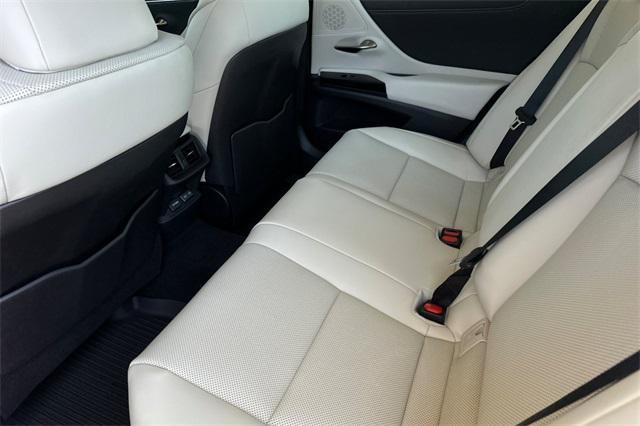 new 2025 Lexus ES 300h car, priced at $50,894