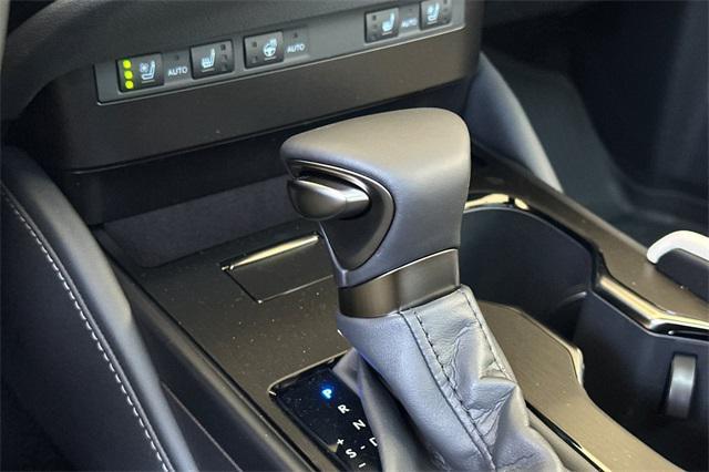 new 2025 Lexus ES 300h car, priced at $50,894