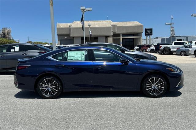 new 2025 Lexus ES 300h car, priced at $50,894