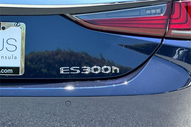 new 2025 Lexus ES 300h car, priced at $50,894