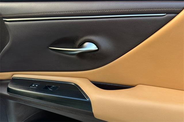 used 2021 Lexus ES 300h car, priced at $31,799