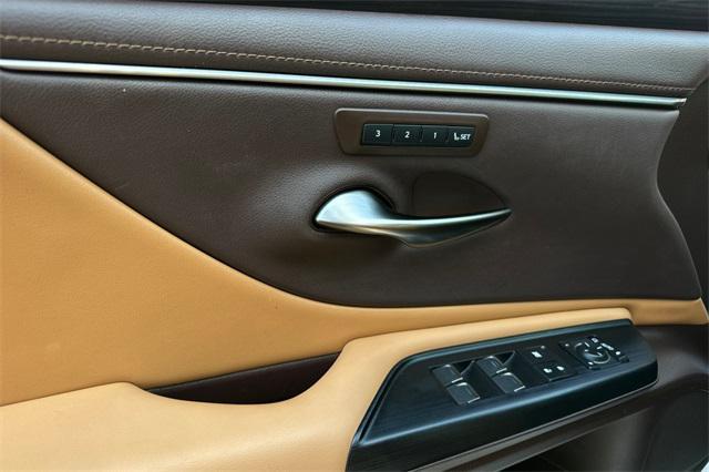 used 2021 Lexus ES 300h car, priced at $31,799