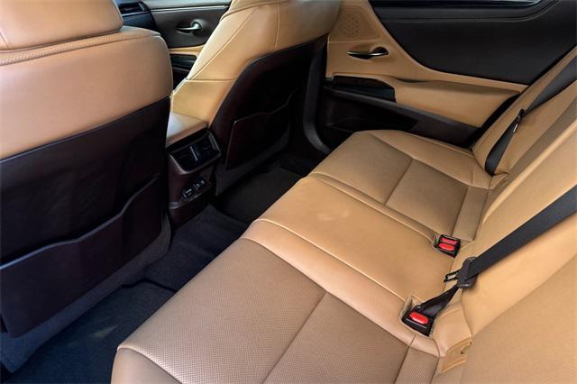 used 2021 Lexus ES 300h car, priced at $31,799