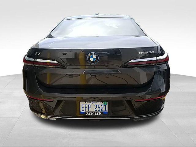 new 2024 BMW i7 car