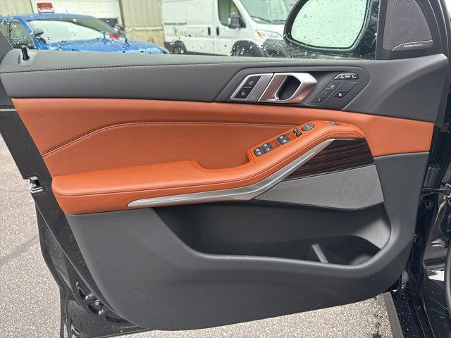 new 2026 BMW X7 car, priced at $102,035