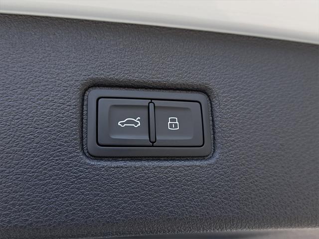 new 2025 Audi Q7 car, priced at $62,450