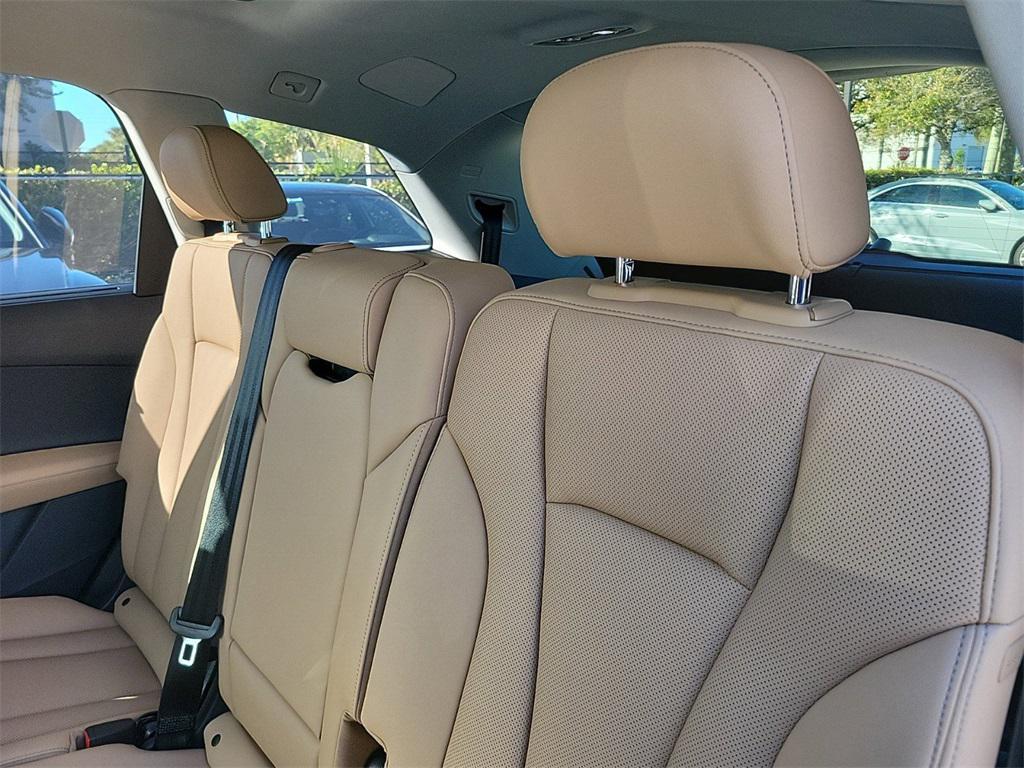 new 2025 Audi Q7 car, priced at $71,815