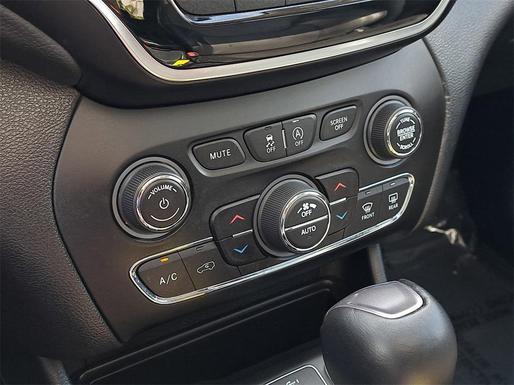used 2020 Jeep Cherokee car, priced at $20,975
