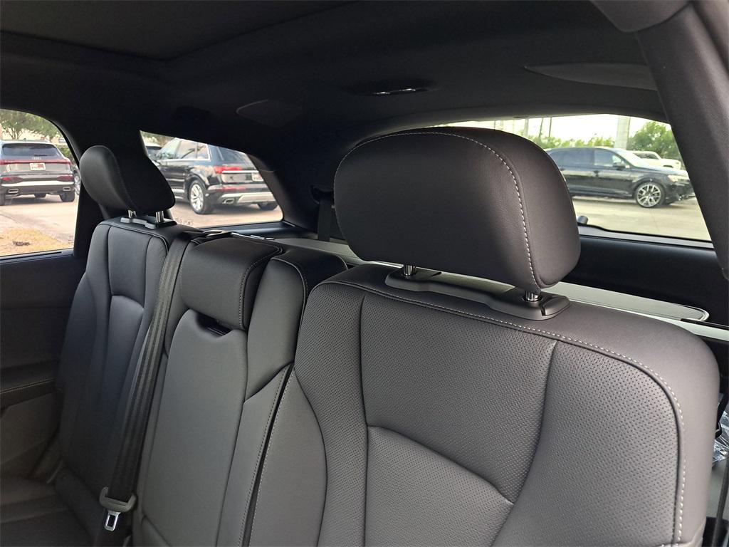 new 2025 Audi Q7 car, priced at $67,585