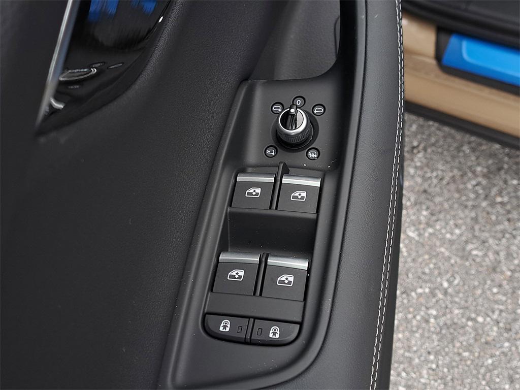 new 2025 Audi Q7 car, priced at $74,795