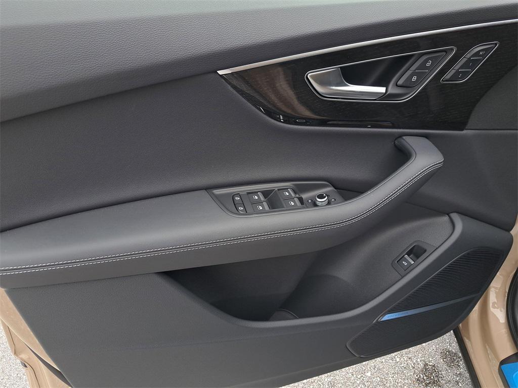 new 2025 Audi Q7 car, priced at $74,795