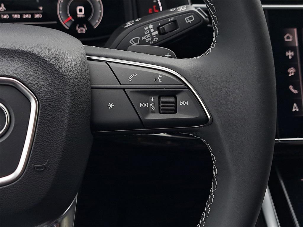 new 2025 Audi Q7 car, priced at $74,795