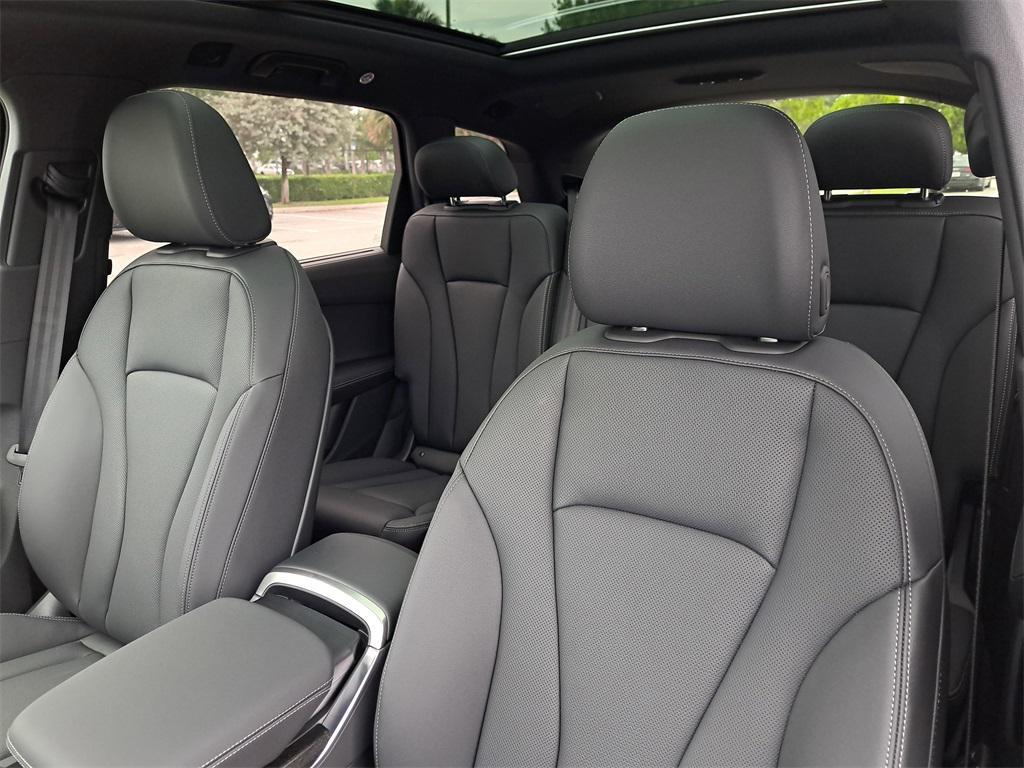new 2025 Audi Q7 car, priced at $74,795