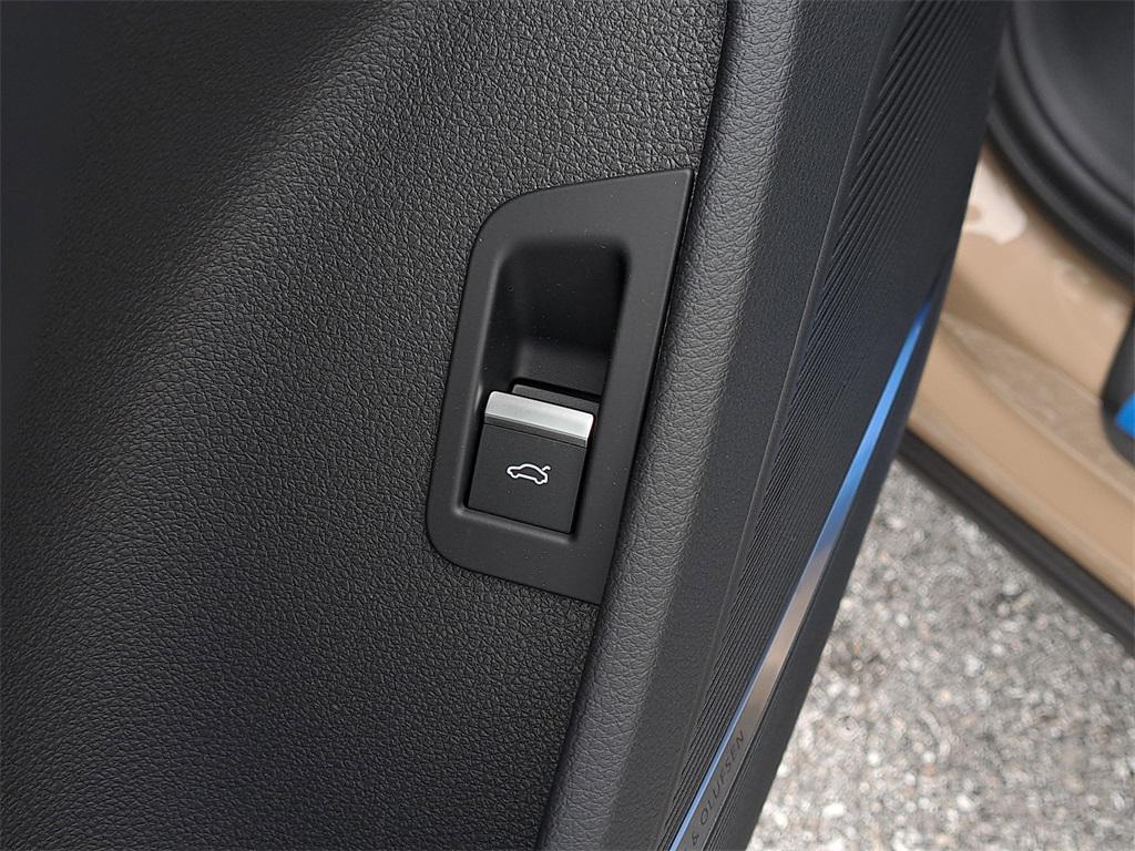 new 2025 Audi Q7 car, priced at $74,795