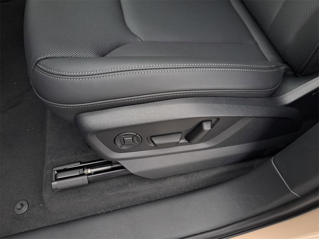 new 2025 Audi Q7 car, priced at $74,795