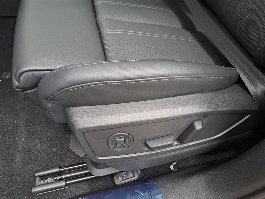 new 2025 Audi Q5 car, priced at $60,950