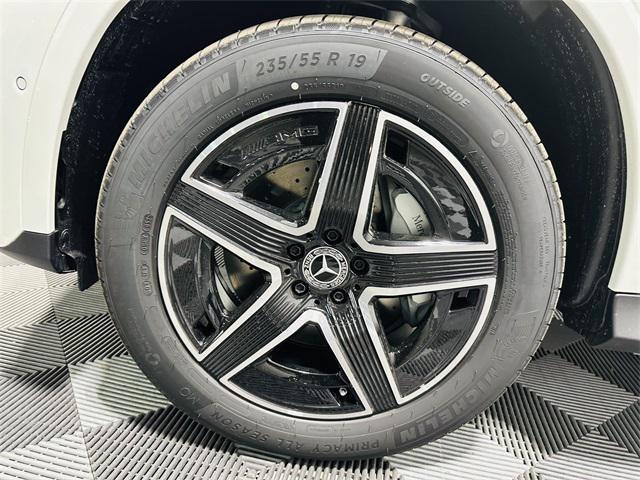 new 2025 Mercedes-Benz GLC 300 car, priced at $60,870