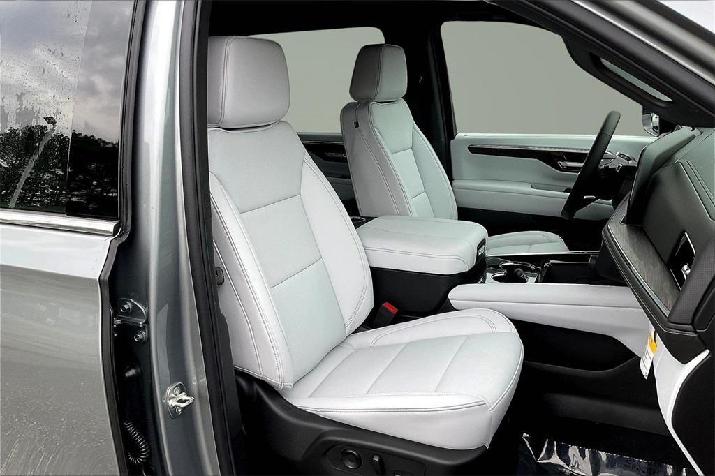 new 2025 Chevrolet Suburban car, priced at $72,095